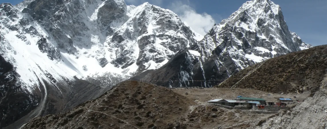 Widok na szczyty w Himalajach