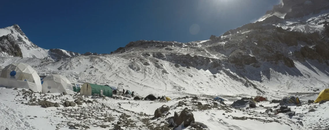 Widoki w base camp Plaza de Mulas na 4200 m n.p.m.