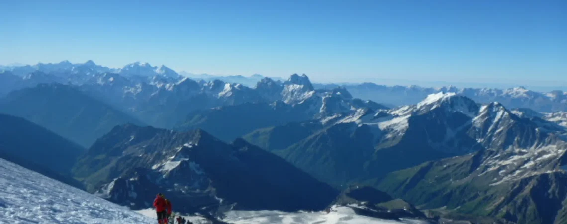 Widok z wejścia na szczyt Elbrus