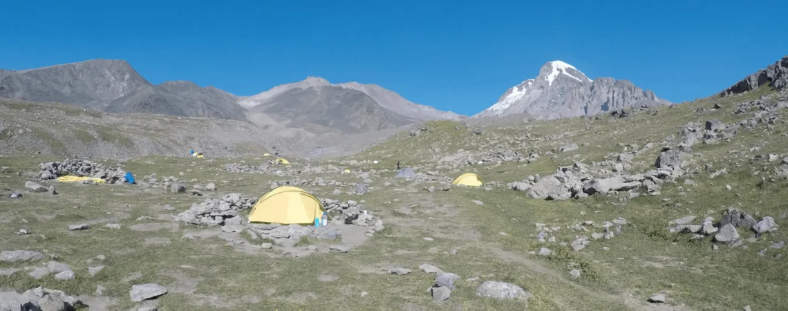Widok na Kazbek w pierwszym obozie