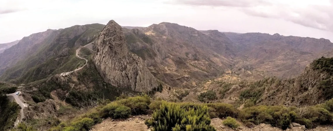 Widoki w górach La Gomera w Parku Narodowym Garajonay