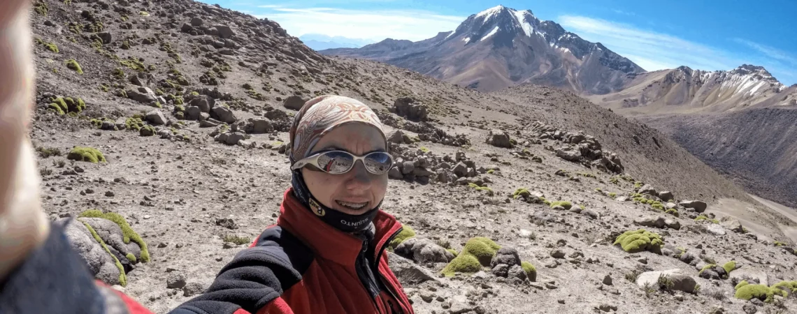 Autorka strony pod szczytem Chachani