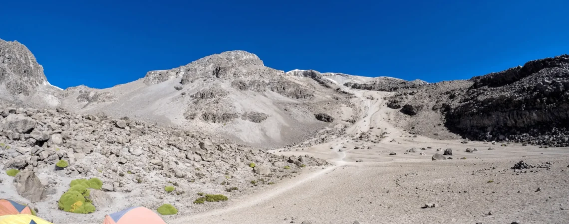 Obóz bazowy pod szczytem Chachani